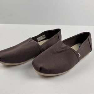Toms Women’s classic slip-ons brown new with tags size 6 1/2